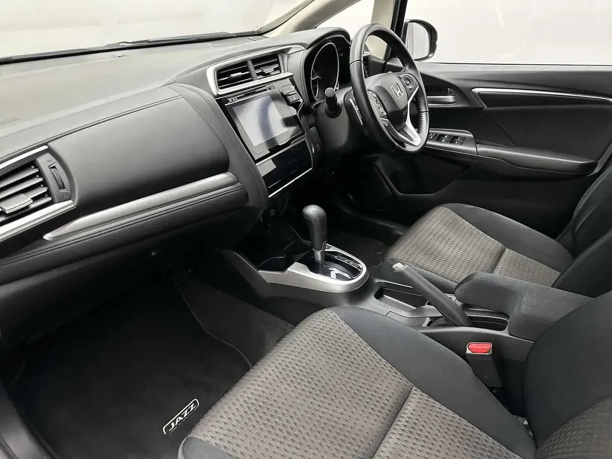 Used Honda Jazz EX 102 HP (75 kW) 2018 Shining grey Hatchback