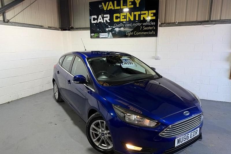 Used Ford Focus Zetec 125 HP (91 kW) 2016 Blue Hatchback