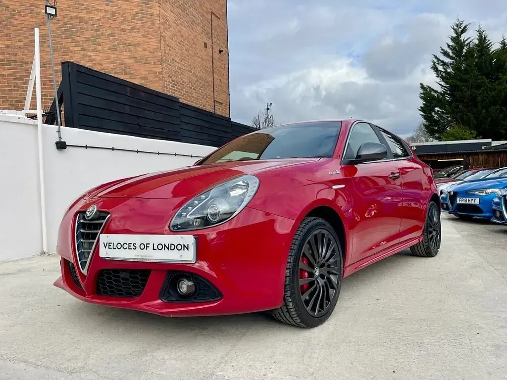 Used Alfa Romeo Giulietta 170 HP (125 kW) 2014 Red Hatchback