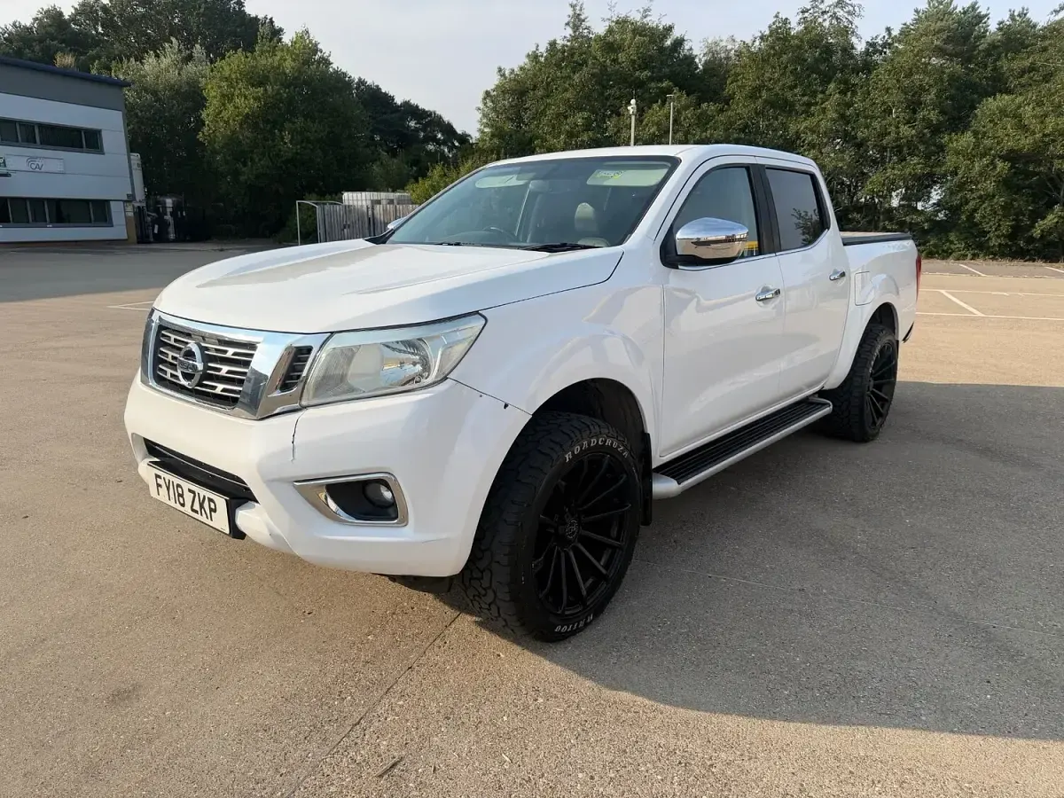 Used Nissan Navara N-Connecta 190 HP (139 kW) 2018 White Pickup
