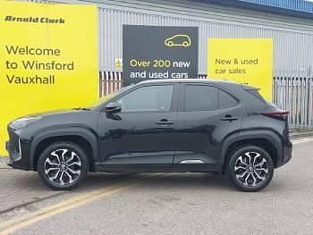 Used Toyota Yaris Hybrid Design 116 HP (85 kW) 2022 Black Estate