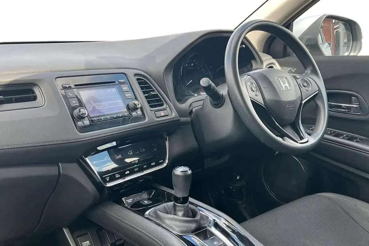 Used Honda HR-V S 130 HP (95 kW) 2019 Silver SUV