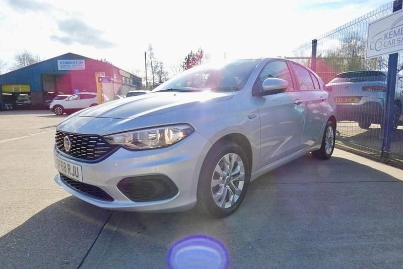 Used Fiat Tipo Easy 95 HP (69 kW) 2018 Grey Hatchback