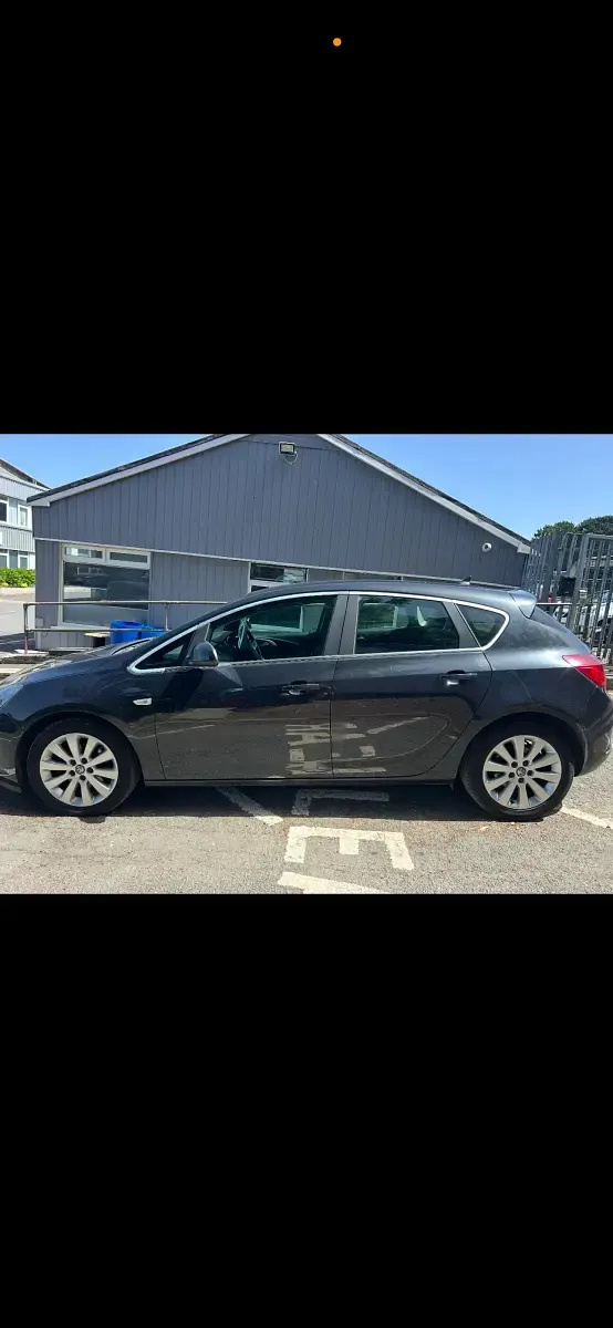 Used Vauxhall Astra 130 HP (95 kW) 2014 Black Hatchback