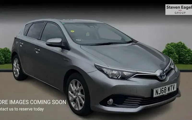 Usado Toyota Auris Hybrid 136 HP (100 kW) 2019 Citadino
