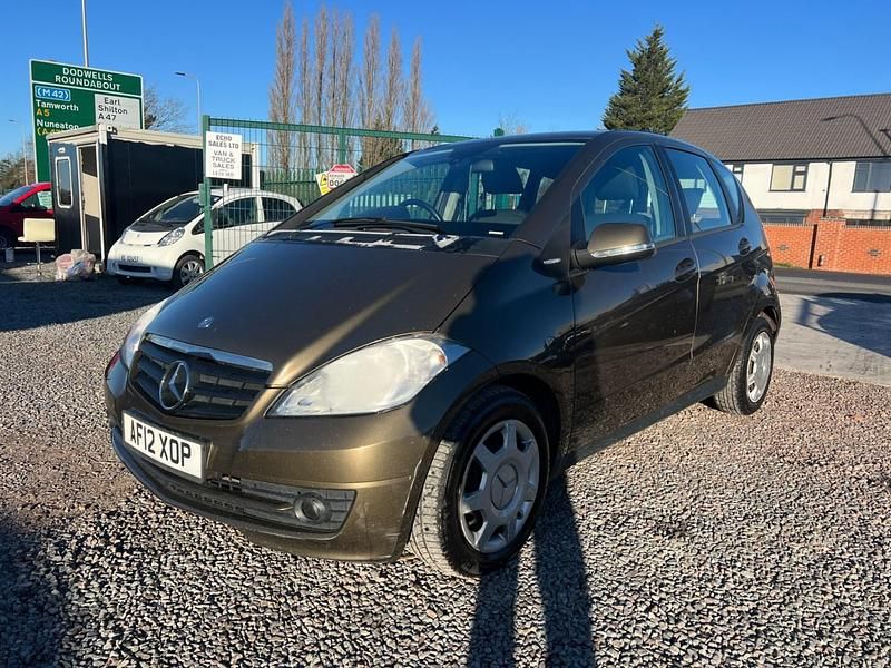 Begagnad Mercedes A160 Classic 82 HK (60 kW) 2012 Brun Halvkombi
