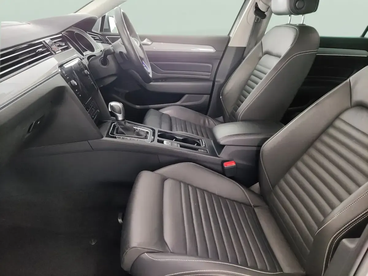 Begagnad VW Passat GTE 218 HK (160 kW) 2022 Grå Kombi