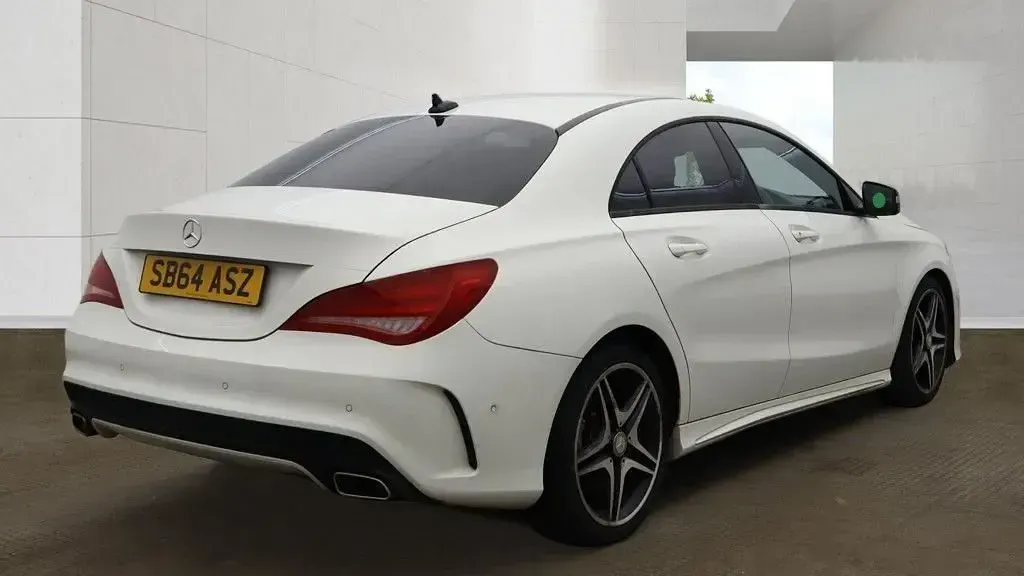 Used Mercedes CLA180 AMG 122 HP (89 kW) 2014 White Sedan