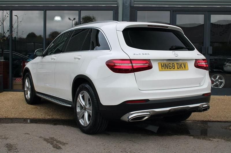 Used Mercedes GLC250 211 HP (155 kW) 2018 White Estate