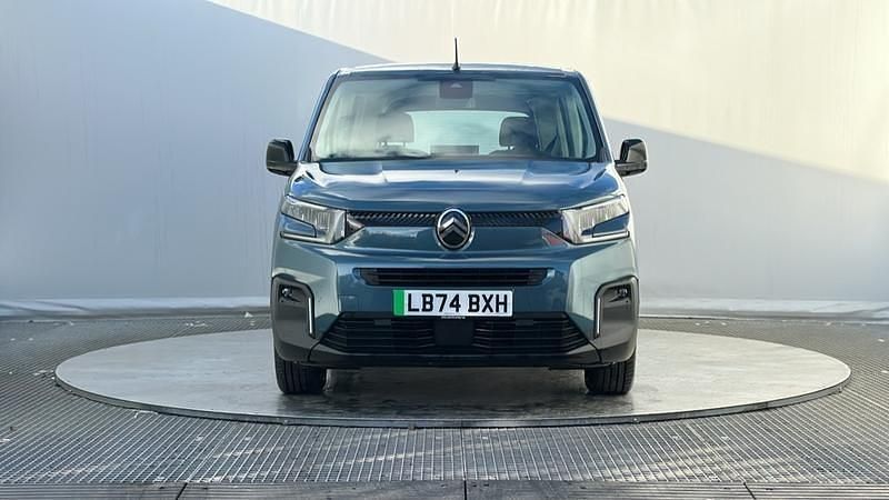 Usado Citroën e-Berlingo 100 kW (136 HP) 2024 Azul Monovolume