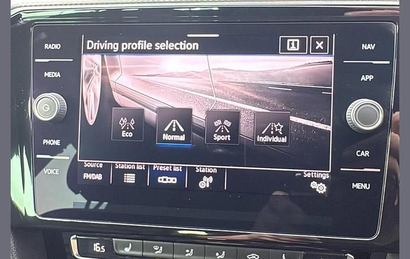 Used VW Passat R-line 187 HP (137 kW) 2021 Grey Estate