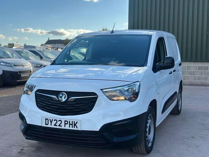 Usado Vauxhall Combo 100 HP (73 kW) 2022 Branco Monovolume