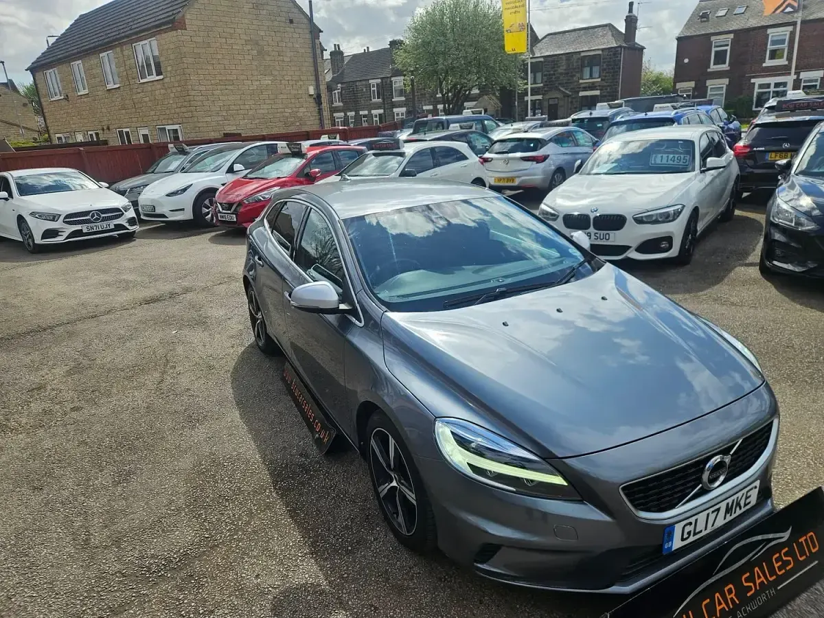 Used Volvo V40 R-Design 152 HP (111 kW) 2017 Grey Hatchback