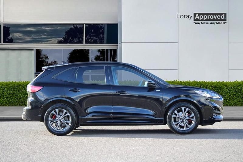 Usado Ford Kuga ST-Line 2023 Negro SUV