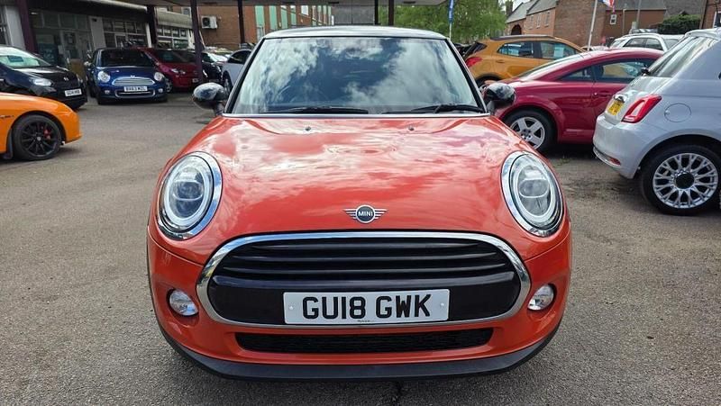 Begagnad Mini Cooper Hatch 2018 Orange Halvkombi