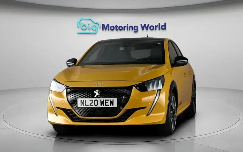 Used Peugeot 208 GT-line 102 HP (75 kW) 2020 Yellow Hatchback
