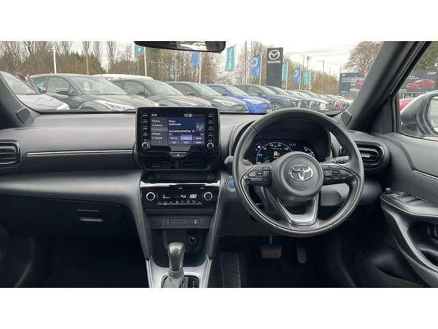 Used Toyota Yaris Cross Design 113 HP (83 kW) 2024 White SUV