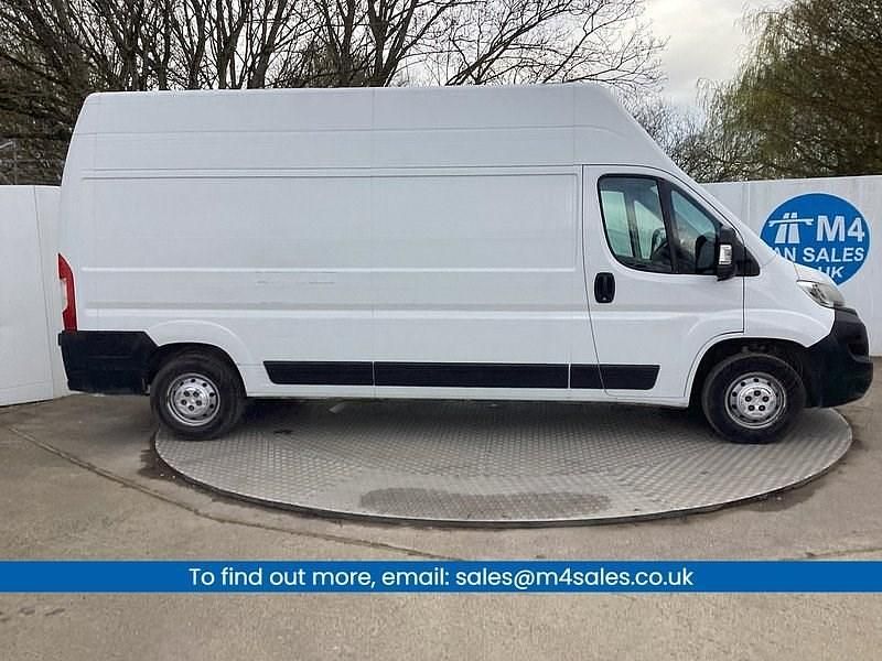 Used Vauxhall Movano 140 HP (102 kW) 2023 White