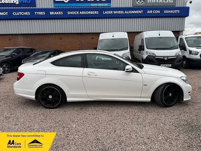 Używany Mercedes C220 AMG 170 KM (125 kW) 2013 Biały Coupe
