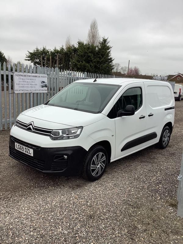 Used Citroën Berlingo 75 HP (55 kW) 2019 White MPV