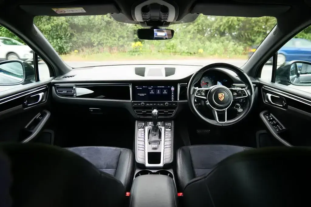 Used Porsche Macan 354 HP (260 kW) 2019 Black SUV
