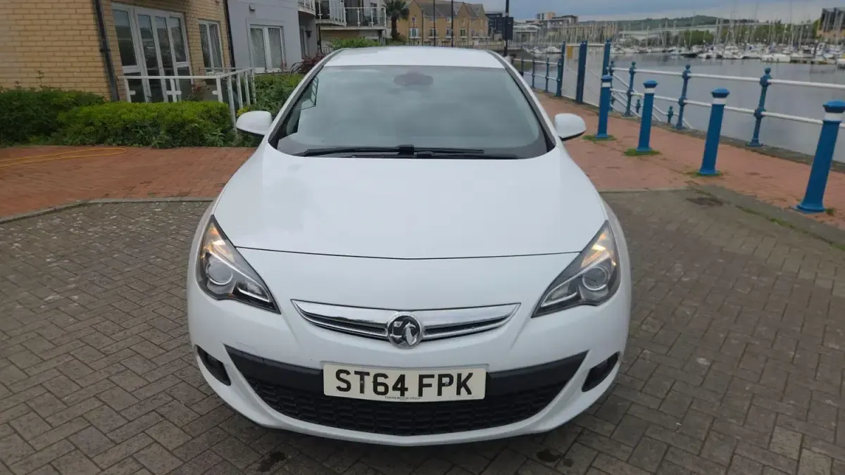 Second-hand Vauxhall Astra GTC SRi 2014 Alb Hatchback