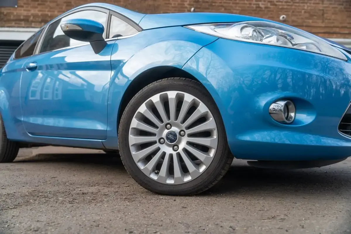 Używany Ford Fiesta Titanium 94 KM (69 kW) 2010 Niebieski Hatchback