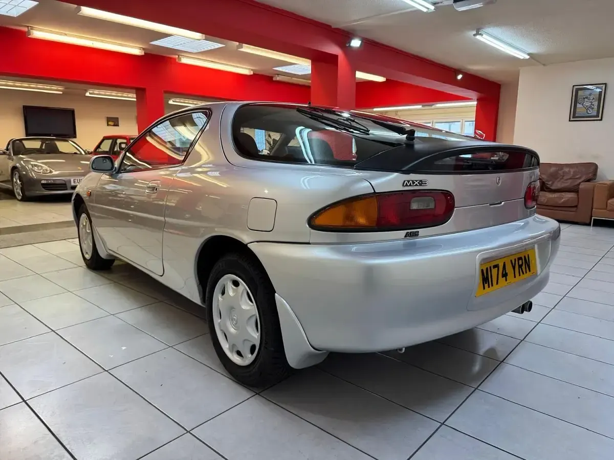Used Mazda MX3 109 HP (80 kW) 1995 Silver Hatchback