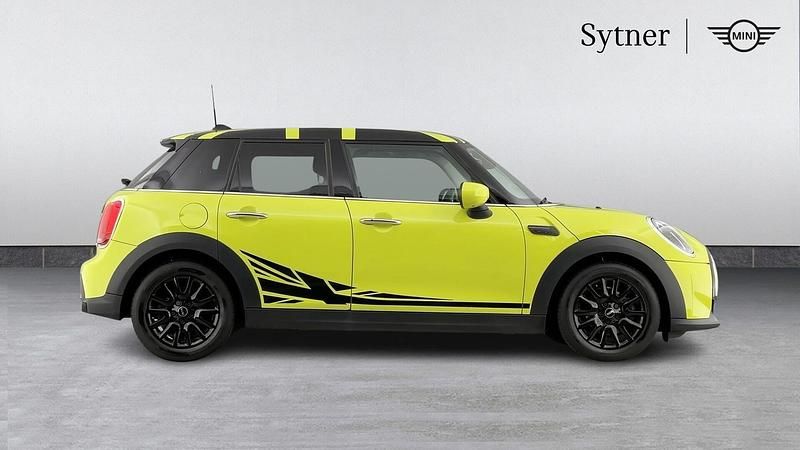 Used Mini Cooper Classic 134 HP (98 kW) 2023 Yellow Hatchback