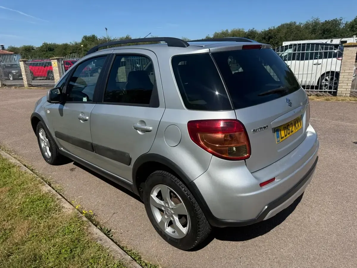 Used Suzuki SX4 SZ5 120 HP (88 kW) 2012 Silver Hatchback