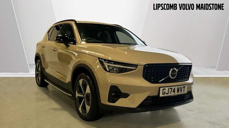Used 2025 Volvo XC40 Plus SUV | £32,990 (Fair price) - Image 1/3