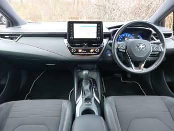 Used Toyota Corolla 184 HP (135 kW) 2019 White/black Hatchback