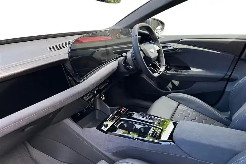 New Audi A6 e-tron Comfort 210 kW (286 HP) 2025 Black Hatchback