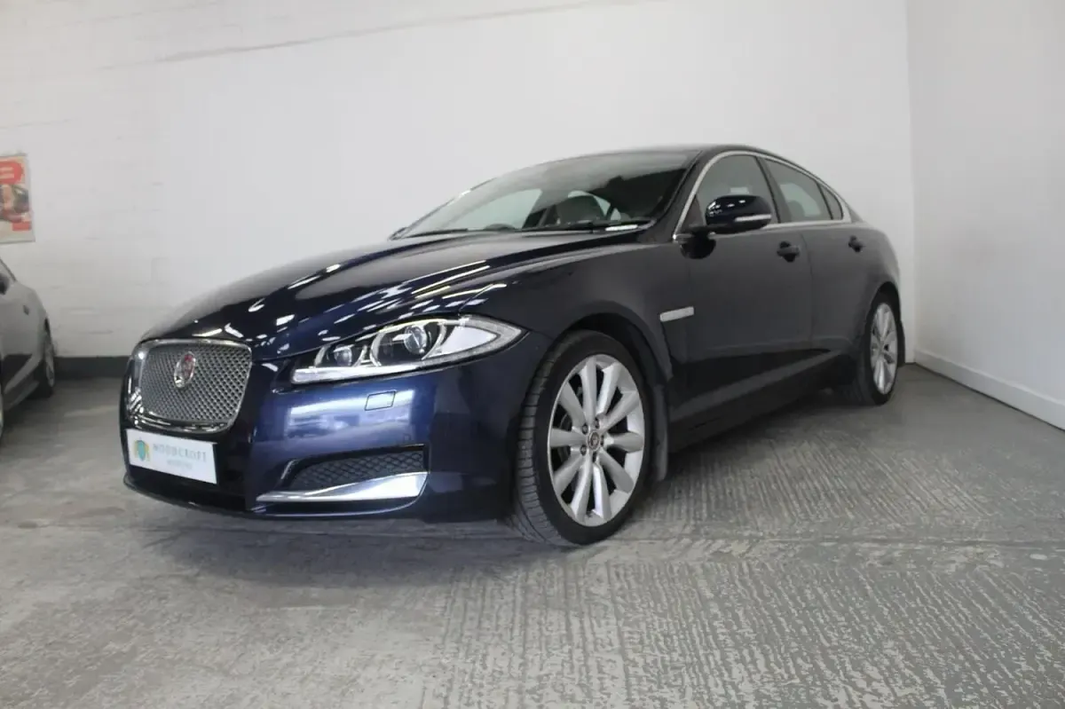 Używany Jaguar XF Portfolio 200 KM (147 kW) 2015 Niebieski Sedan/Limuzyna