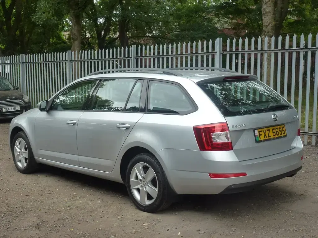 Used Skoda Octavia SE 105 HP (77 kW) 2014 Silver Hatchback
