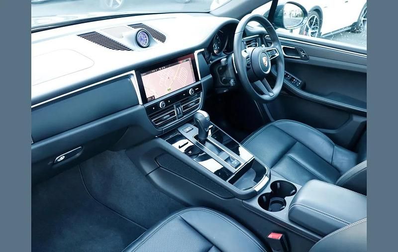 Used Porsche Macan 261 HP (191 kW) 2022 Grey SUV