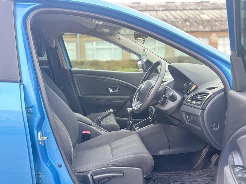 Used Renault Mégane GrandTour Expression+ 110 HP (80 kW) 2014 Blue Estate