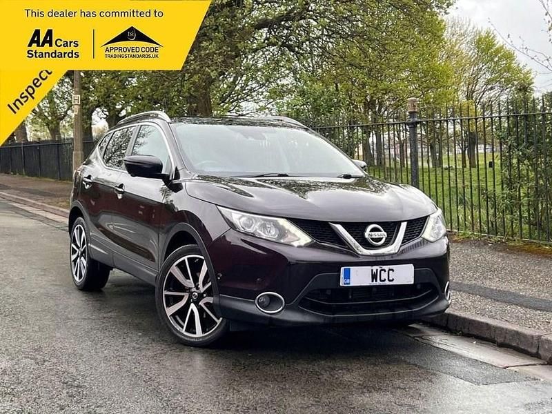 Black Used 2015 Nissan Qashqai Tekna SUV | £6,995 (A bit pricey) - Image 1/4