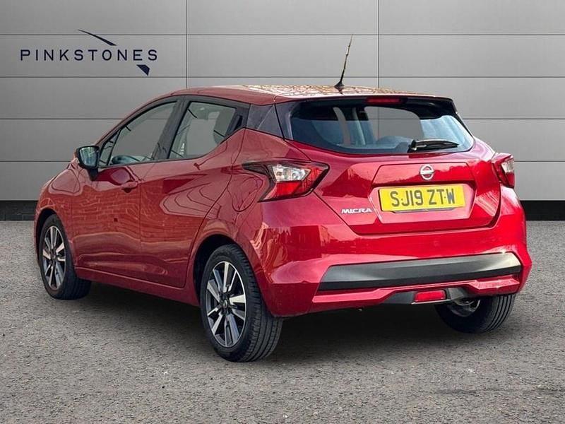 Używany Nissan Micra Acenta 90 KM (66 kW) 2019 Czerwony Hatchback