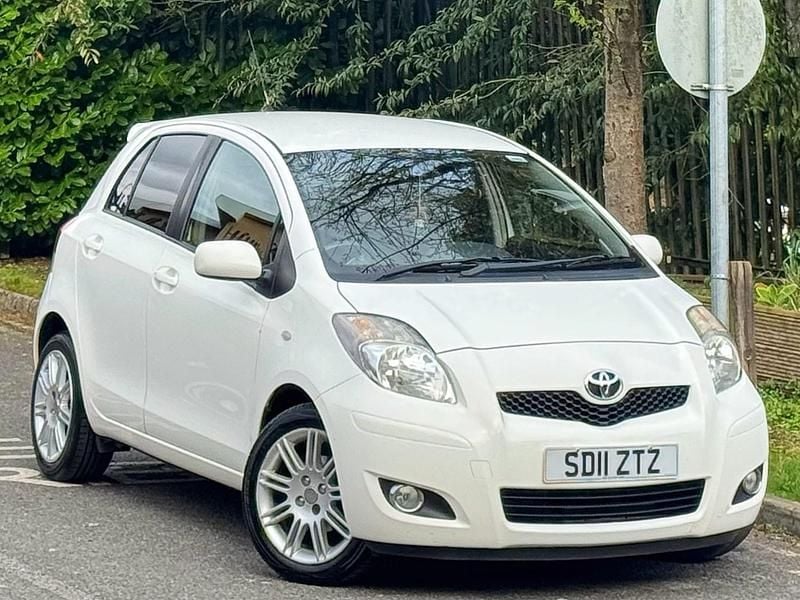 Used Toyota Yaris SR 2011 White Hatchback