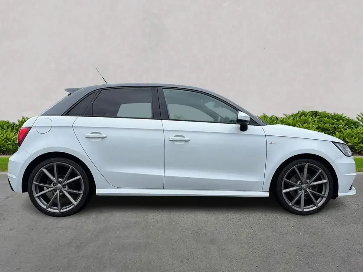 Used Audi A1 Black Edition 123 HP (90 kW) 2018 White Hatchback