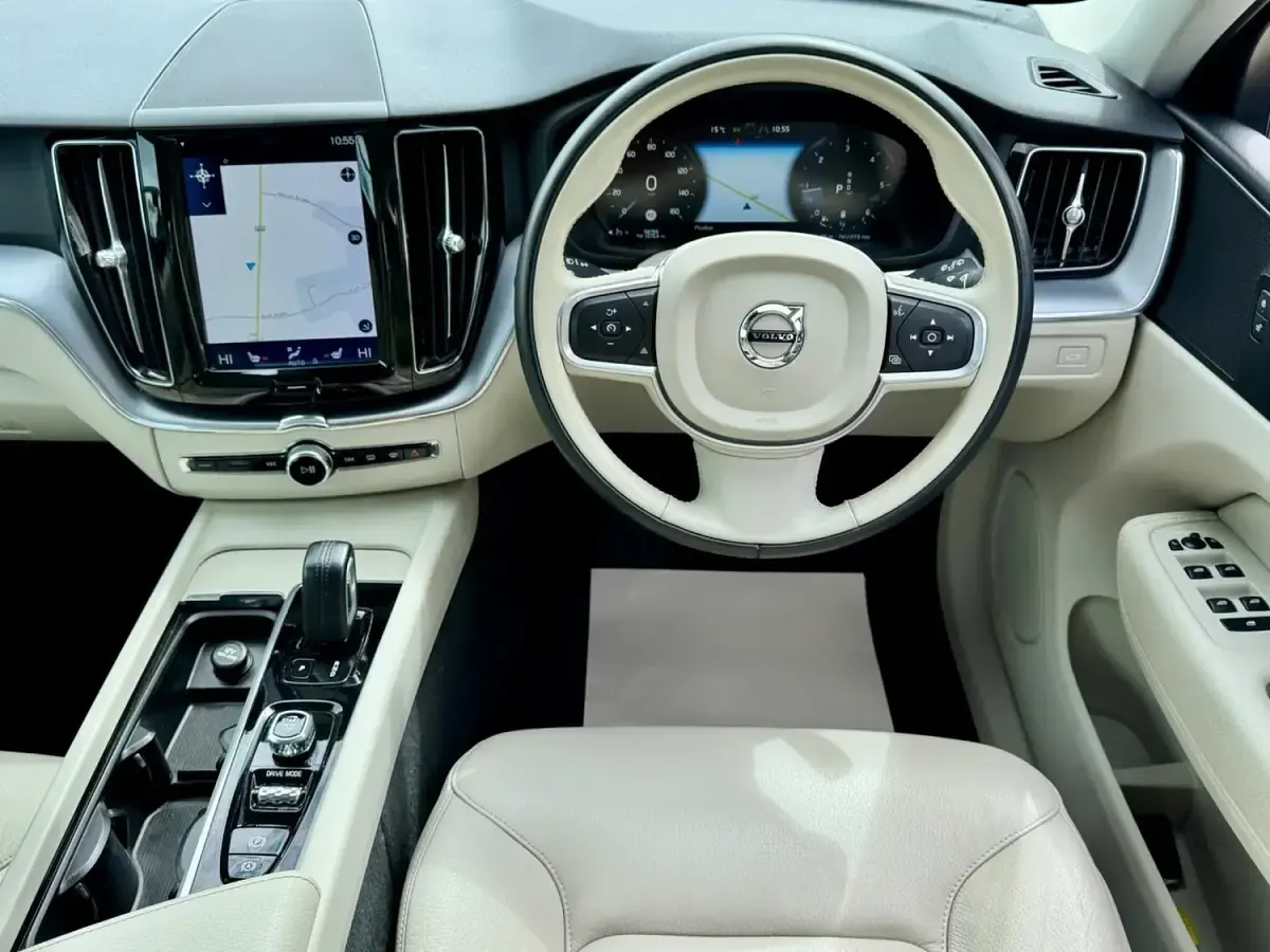 Used Volvo XC60 Momentum 2019 Grey SUV
