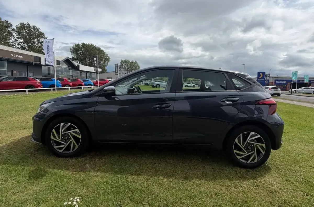 Used Hyundai i20 Advanced 99 HP (72 kW) 2024 Grey Hatchback