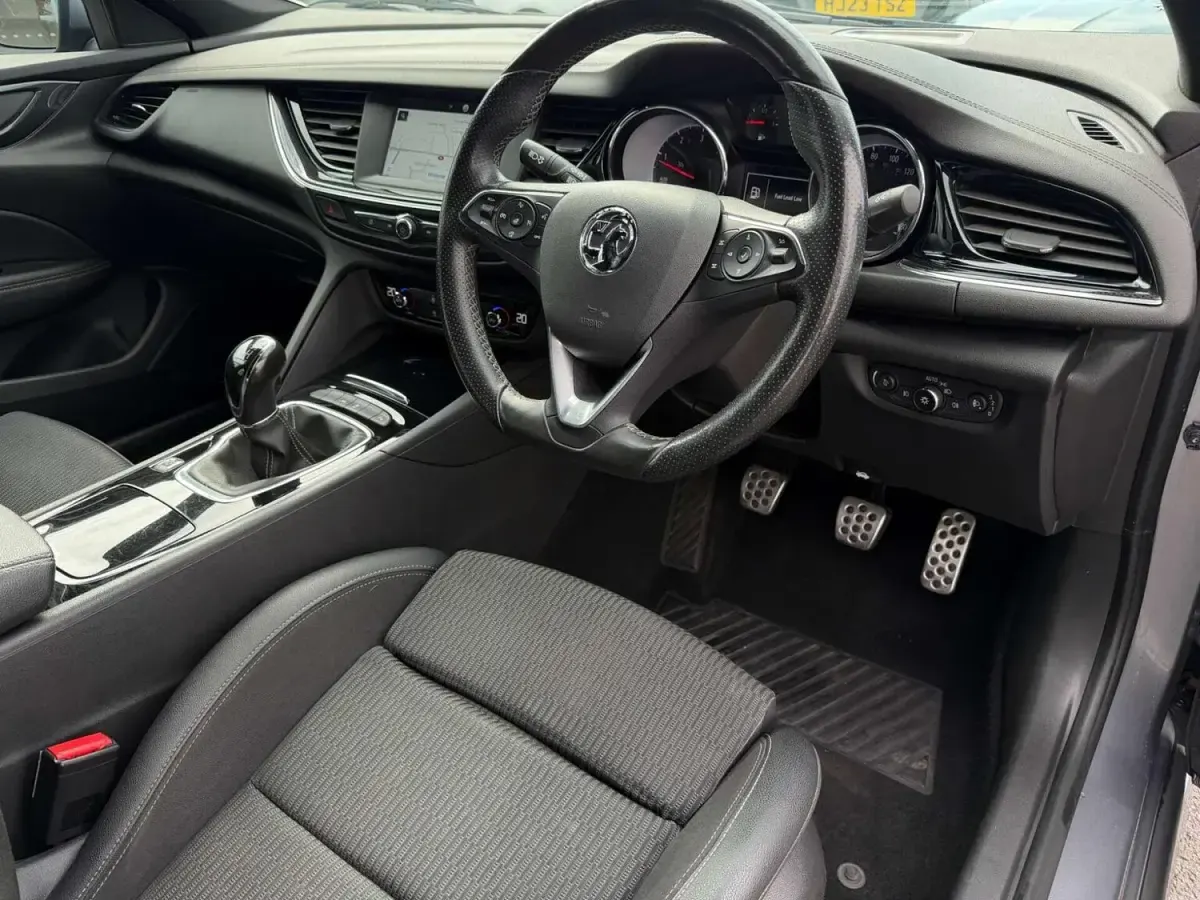 Second-hand Vauxhall Insignia Sport 170 CP (125 kW) 2019 Gri Hatchback