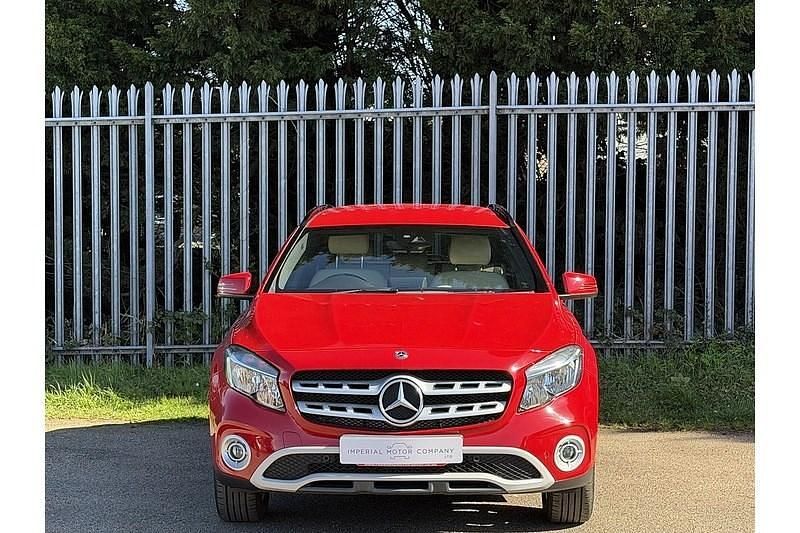 Used Mercedes GLA200 Executive 156 HP (114 kW) 2018 Red SUV