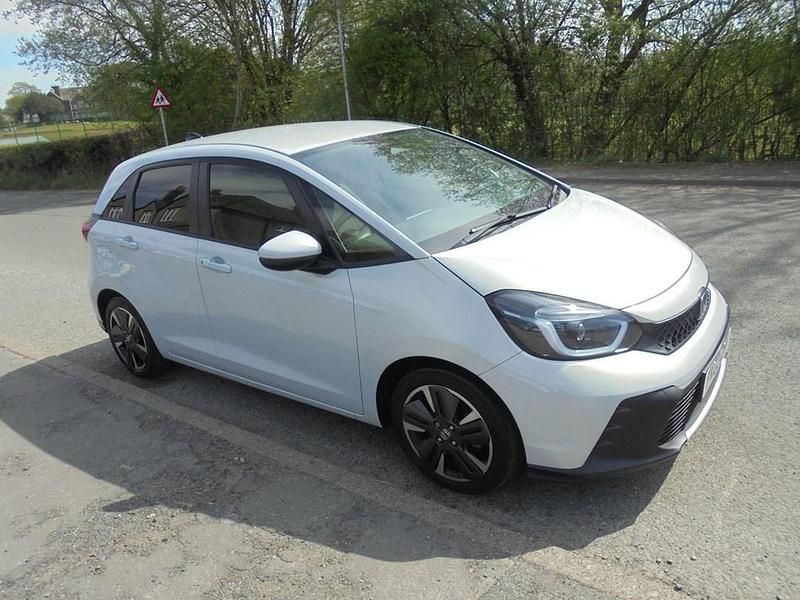 Used Honda Jazz Advance 2023 White Hatchback