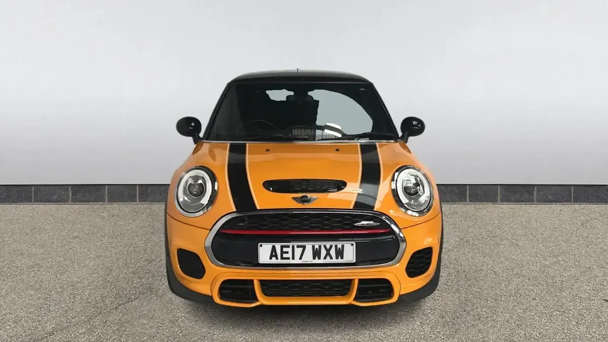 Używany Mini John Cooper Works 231 KM (169 kW) 2017 Pomarańczowy Hatchback