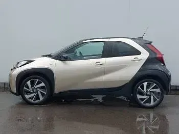 Used Toyota Aygo X 72 HP (52 kW) 2022 Beige SUV