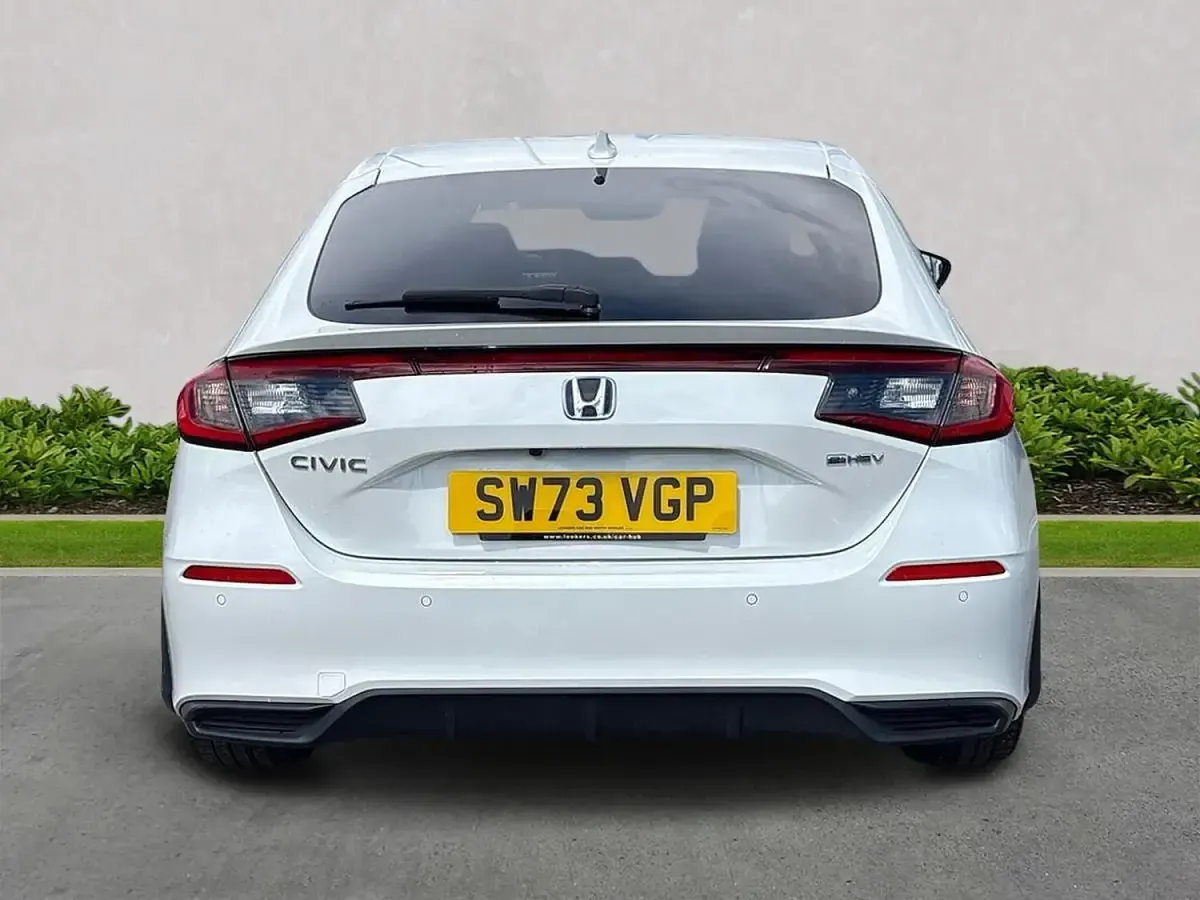 Used Honda Civic Sport 184 HP (135 kW) 2023 White Hatchback