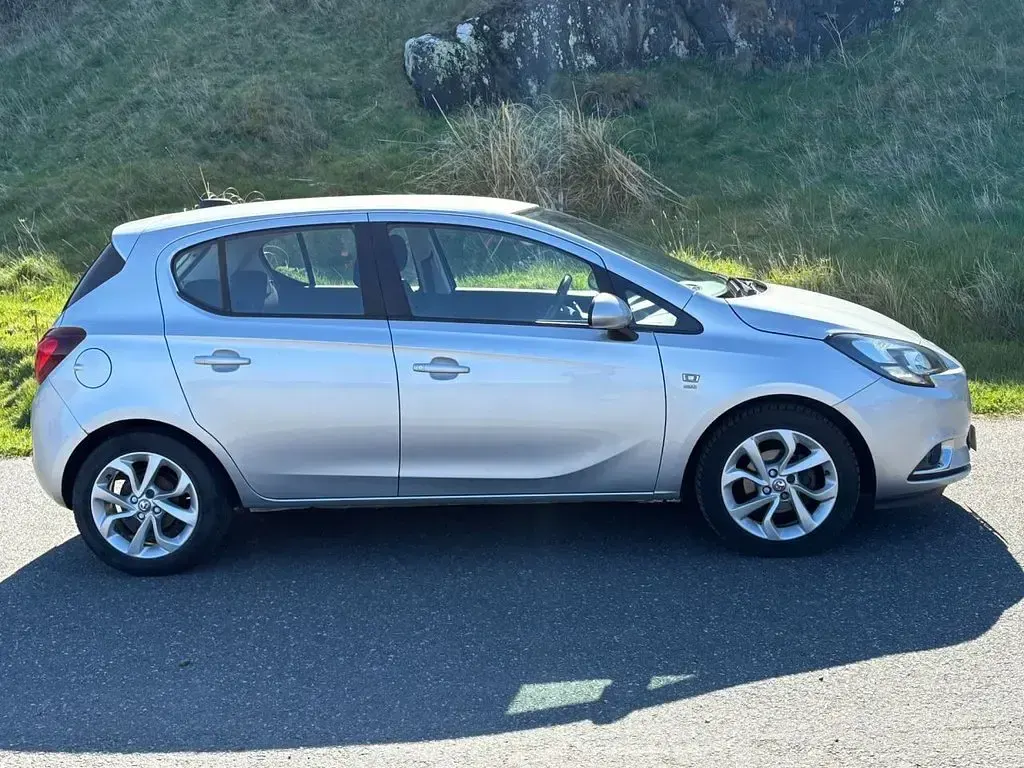 Used Vauxhall Corsa SRi 90 HP (66 kW) 2015 Silver Hatchback